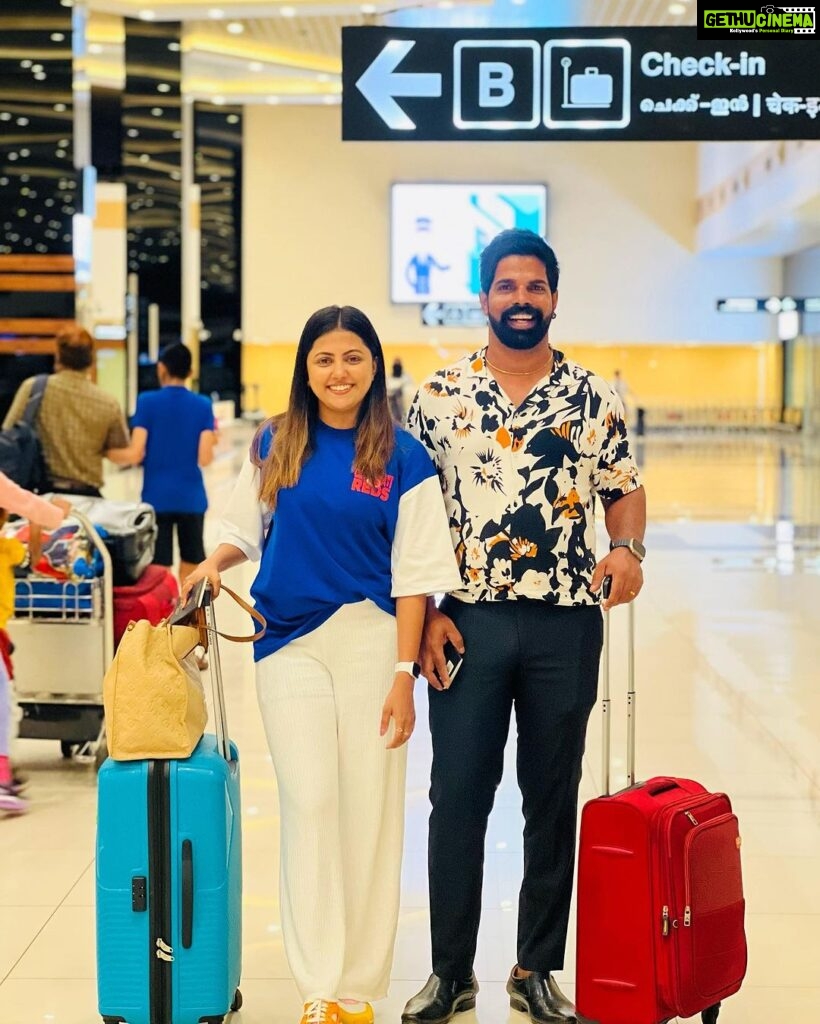 Sreevidya Nair Instagram - see you soon Dubai 🥰 joining with #jackyshow9 Dubai International Airport Terminal 1