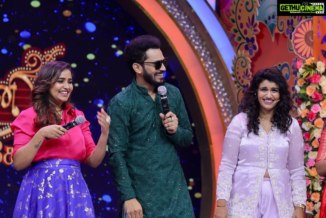Sridevi Ashok Instagram - Hope you all enjoyed Ponni veettu Kacheri 🫶❤️☺️ @actorsabari @vaishusundarofficial @karthik_sasidharan_official @jananeprabhu_official @shiyara_sharmi @tharsika_tharshi My costume designed by @vika.label Photo : @ashok_chintala