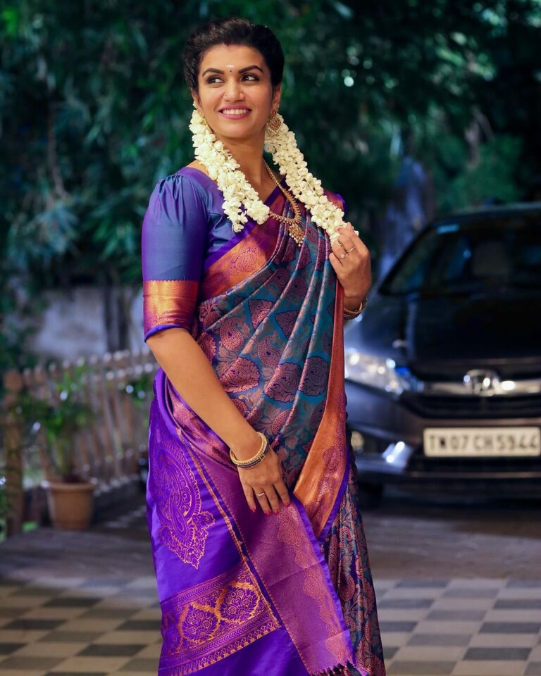 Sridevi Ashok Instagram - Many people have different wishes, mine is having different types of sarees for all occasions. Thanks @abarnasundarramanclothing for this beautiful blouse pattern stitched in a very short span of time . Blouse : @abarnasundarramanclothing Saree : @maa.boutique28 #sareefortradition #sareelove #sareedraping #sareecollection