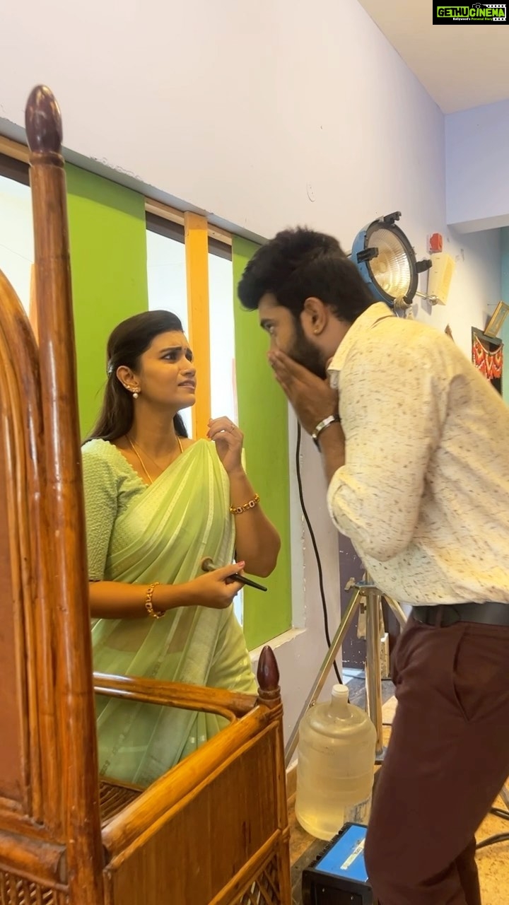Sridevi Ashok Instagram - #Un_Mugatha_Pakkum_Bothu 🤮 #Shoot_Fun 🎬 #SaN_HistorY_Speakz 👣 #mothalumkaadhalum #vijaytv #serial #shootfun #thalabathy #lovemylife #tamilcinema #shoot #shootmode #shootingphoto #reels #reelsinstagram #reelsvideo #reelsindia #reelsinsta #reelsviral #reelitfeelit #reelsvideo #reelinstagram #reeltoreel #reelslovers #sanhistoryspeakz