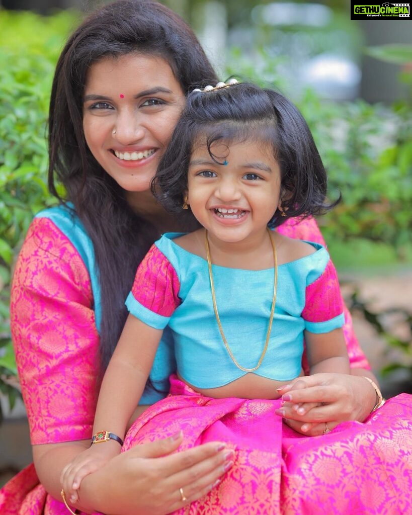 Sridevi Ashok Instagram - May the divine blessings of Durga Ma bring happiness and success to your life. May this auspicious festival bring light, happiness, and prosperity into your life. Happy Vijayadashami 🫶❤️🙏 Mom & Daughter combo dress : @io__fashion Photo : @ashok_chintala