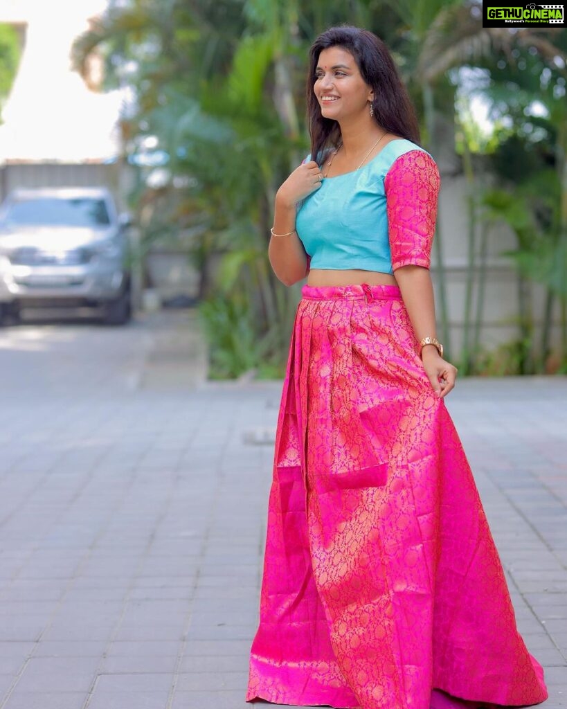 Sridevi Ashok Instagram - May the divine blessings of Durga Ma bring happiness and success to your life. May this auspicious festival bring light, happiness, and prosperity into your life. Happy Vijayadashami 🫶❤🙏 Mom & Daughter combo dress : @io__fashion Photo : @ashok_chintala