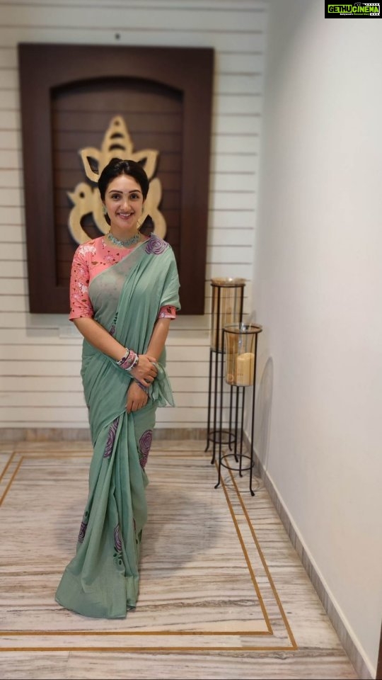 Sridevi Vijaykumar Instagram - Ganapathi bappa morya๐๐ Hand painted Saree and Hand made Jewellery @minimore.in #day2#ganeshfestival #vinayaka #pillayar #ganeshchaturthi #godblessall #ganapathibappamoriya #prayers #god #belief #believe #miraclesdohappen
