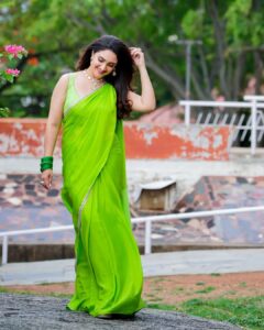 Sridevi Vijaykumar Instagram - Go Green 💚💚💚
Happy sunday😊
.
.
.
.
Outfit:@gummadidalashashi.label 
Jewellery:@the_jewel_gallery 
📸@paulino_pictures 

#zeetelugu #dramajuniors #dj6 #tonight
#kidsshow #sunday #dontmissit #talentshow #happyday #happysunday #live #love #laugh #myjob #loveit #dressup #saree #sareelove #indian #green #happycolor #favorite #color #gogreen #goodday
