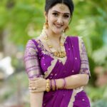 Sridevi Vijaykumar Instagram - Happy Friday and enjoy the weekend🤗 . . . . 👗@kowshiki_couture 💎@the_jewel_gallery 📸@paulino_pictures #zeetelugu #dramajuniors #dj6#sunday#9pm #indianoutfitinspo #indianwear #ethinicwear #jewellery #jewelry #anticjewellery #hyderabad #shopping #tvshow #halfsaree #pattu #kanchipattu #instafeed #instagram #happyfriday #weekend #comingsunday#goodday