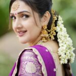 Sridevi Vijaykumar Instagram - Happy Friday and enjoy the weekend🤗 . . . . 👗@kowshiki_couture 💎@the_jewel_gallery 📸@paulino_pictures #zeetelugu #dramajuniors #dj6#sunday#9pm #indianoutfitinspo #indianwear #ethinicwear #jewellery #jewelry #anticjewellery #hyderabad #shopping #tvshow #halfsaree #pattu #kanchipattu #instafeed #instagram #happyfriday #weekend #comingsunday#goodday