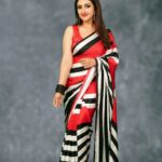 Sridevi Vijaykumar Instagram - ❤️🖤❤️🖤 #dramajuniors #dj6 #zeetelugu Saree:@neerusindia Earrings:@the_jewel_gallery Photography:@paulino_pictures . . . . #dramajuniorsseason6 #sundaynight #tvshow #kidsshow #saree #blackandwhite #happiness #positivevibes #lovemyjob #photography #photooftheday #telugushow #kids