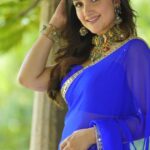 Sridevi Vijaykumar Instagram - 💙💙💙💙 . . . . . Love the Jewellery from @karnikajewelshyd #jhumka #jhumkareel #jhumkalove #silverjewellery #sareelove #saree #sarees #blue #mirrorwork #songs #fun #shoot #hindisongs #tamil #telugu #trendingreels #reels #insta #instafeed