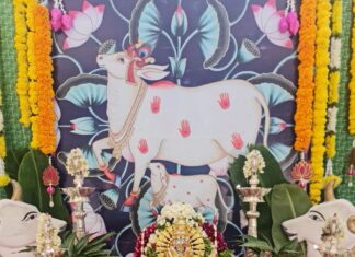 Sridevi Vijaykumar Instagram - Varalakshmi vratham🙏😇 #varalakshmivratham #varalakshmipooja #godbless #amman #myamman #prayers #blessings #tradition #poojatime #godblessall #dressedup #function #lakshmipooja #lakshmi #varalakshmidecor #poojadecor Decor:@sdcevents.in Saree:@omsai_pattusarees