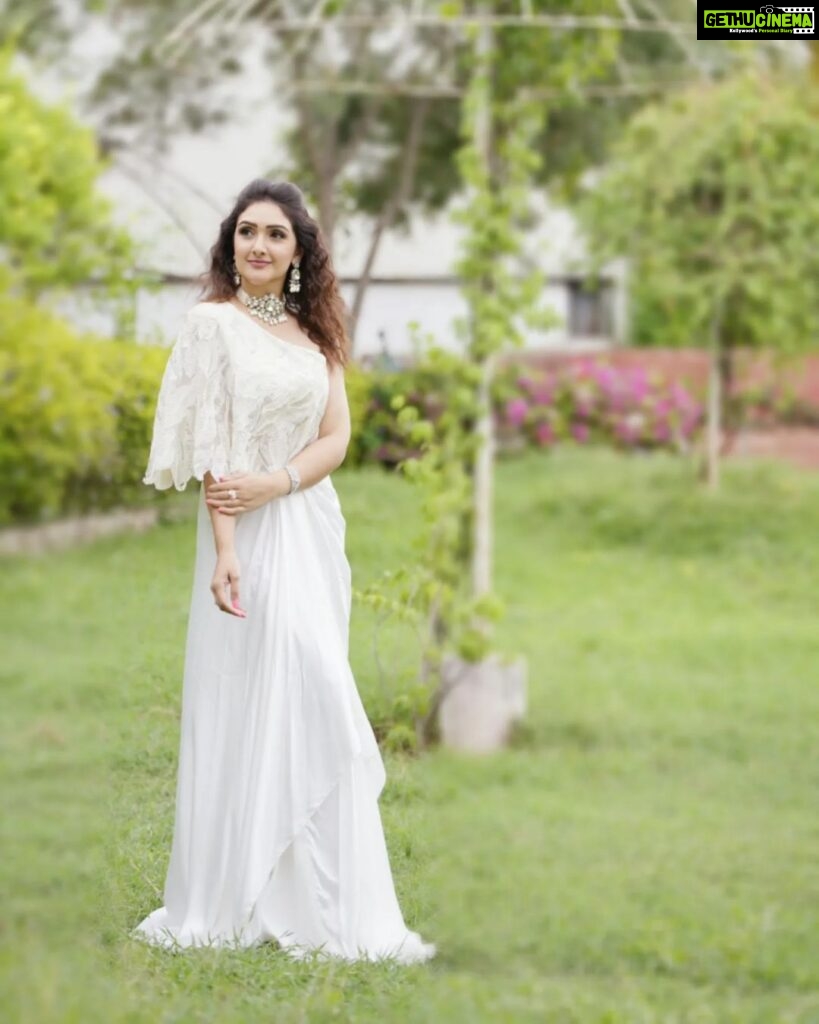 Sridevi Vijaykumar Instagram - It's all about finding the calm in the chaos😊 Have a good day🤗 . . . . Outift:@prashantikumarlabel Jewellery:@the_jewel_gallery Photography:@paulino_pictures #white #purity #fashion #drapes #styling #whitedress #calm #positivequotes #happiness #instagram #friendshipday #sunday #tvshow #loveyourlife #cocktaildress #outfits #stylist #love #live #laugh #mylife #myjob #loveformovies
