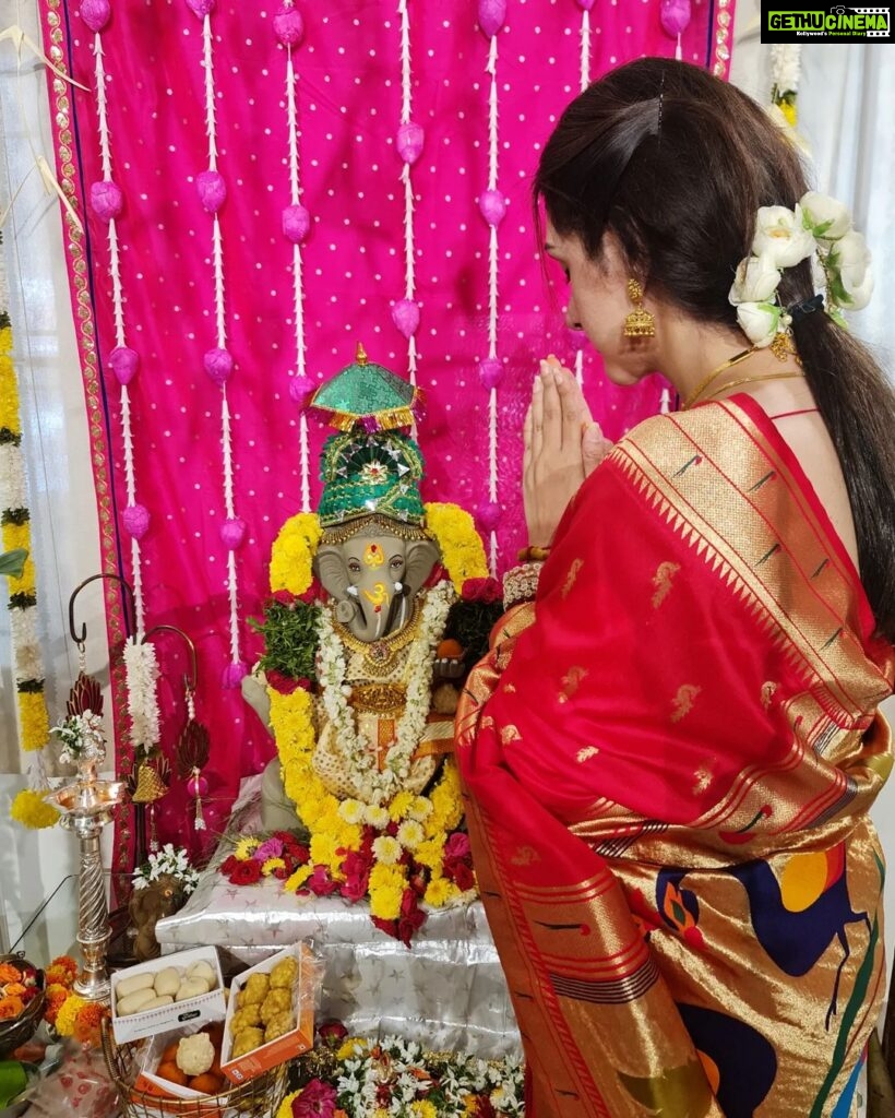 Sridevi Vijaykumar Instagram - May lord ganapathi always be by your side in every step of your life. Happy ganesh chathurthi 🙏 #ganeshchaturthi #vinayakachavithi #ganesha#ganapatibappamorya #ganapati #festival #ganeshfestival #happyvinayagarchathurthi🙏 #lordganesha 🙏