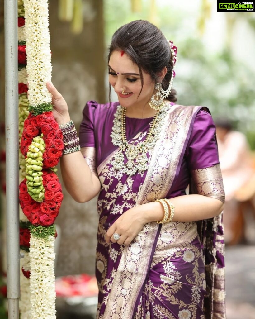 Sridevi Vijaykumar Instagram - Six yards of pure grace ❤️ . . . . Saree:@she_fashionzoffl Jewellery:@lotus_silver_jewellery @antiquelotuss_official Hair: @artistrybyfathi Flowers:@efflorescence_bridal_flowers Photography:@jaikumar_vairavan #sareesofinstagram #saree #sareelove #loveforsaree #traditionalwear #festive #benaras #benarasi #silksaree #jewellery #beauty #indianwear #indianstyles #sareestyle #instafeed #instaquotes #instagram #photography #function #family