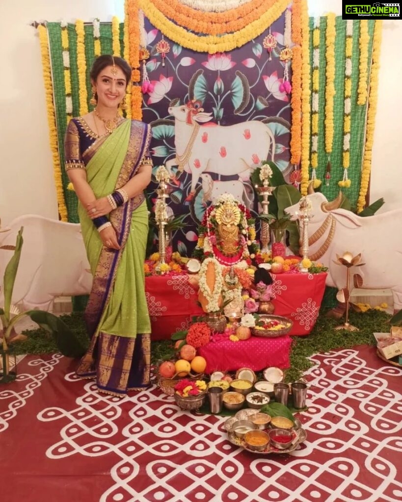 Sridevi Vijaykumar Instagram - Varalakshmi vratham🙏😇 #varalakshmivratham #varalakshmipooja #godbless #amman #myamman #prayers #blessings #tradition #poojatime #godblessall #dressedup #function #lakshmipooja #lakshmi #varalakshmidecor #poojadecor Decor:@sdcevents.in Saree:@omsai_pattusarees