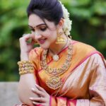 Sridevi Vijaykumar Instagram – Style is a way to say who you are without having to speak ✨️
.
.
.
.
.
@omsai_pattusarees
@lotus_silver_jewellery  @antiquelotuss_official 
@paulino_pictures

#zeetelugu #sundayshow #sravanamasam
#episode 
#traditionalwear #saree #sareelove #regal #royal #prettygirls #silksaree #weddingwear #kanchipattu #kanchivaramsilk #elegance #jewelry #gold #beauty #instadump #movie #show #tv #sareesofinstagram #instafam #picoftheday