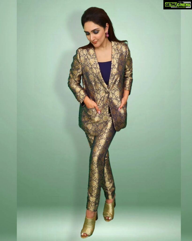 Sridevi Vijaykumar Instagram - If you feel you deserve better, It is because you do ✨ . . . . Outfit @gummadidalashashi.label Earring @the_jewel_gallery Photography @clicks.and.colours #blazer #fusion #indowestern #brocade #styling #stylist # #boss #bossvibe #ladyboss #thinklikeaboss #worklife #vibe #dressup #instafeed #instapics
