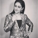 Sridevi Vijaykumar Instagram – If you feel you deserve better, 
It is because you do ✨️
.
.
.
.
Outfit @gummadidalashashi.label 
Earring @the_jewel_gallery 
Photography @clicks.and.colours 

#blazer #fusion #indowestern #brocade #styling #stylist # #boss #bossvibe #ladyboss #thinklikeaboss #worklife #vibe #dressup #instafeed #instapics