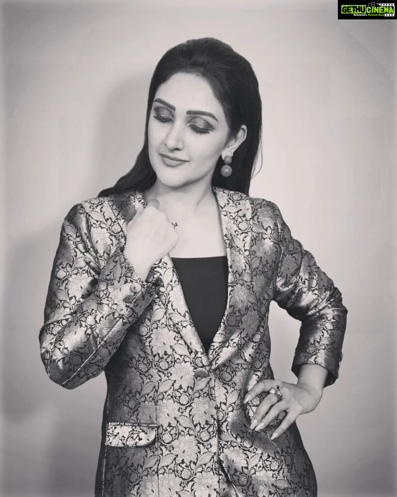 Sridevi Vijaykumar Instagram - If you feel you deserve better, It is because you do ✨️ . . . . Outfit @gummadidalashashi.label Earring @the_jewel_gallery Photography @clicks.and.colours #blazer #fusion #indowestern #brocade #styling #stylist # #boss #bossvibe #ladyboss #thinklikeaboss #worklife #vibe #dressup #instafeed #instapics