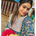 Srinisha Jayaseelan Instagram - இனிய விநாயகர் சதுர்த்தி வாழ்த்துக்கள் 💜❤️