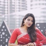 Srinisha Jayaseelan Instagram - கட்டிக்கொண்டு கைகள் கோர்த்து தூங்க சம்மதம் உன்னை மட்டும் சாகும் போது தேட சம்மதம்💜❤️ Shot by : @maduranraj @kishyenrao @mr.graphicsstudio ❤️ Edited by : @maduranraj ❤️ Saree : @house_of_haadiya ❤️ Thanks to @mymojoprojects #singer #singersofinstagram #instasinger #instasong #instacover #coversong #songcover #love #saree #vijayantony #ownvoice #malaysia #klcc #twintower