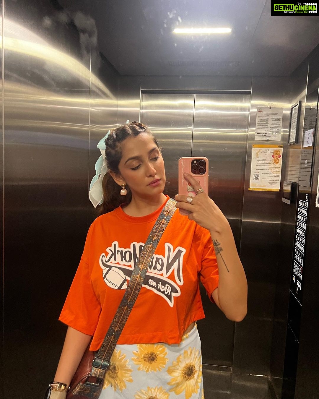 Srishti Jain Instagram - Summer colours! . . . . . . . . . . . . #summerfit #hairstyles #hairaccessories #cuteoutfits #liftselfie #ootd #postoftheday #newpost #instagood #instagram #instalike #instadaily #explore #explorepage #orange #sunflowers Mumbai, Maharashtra