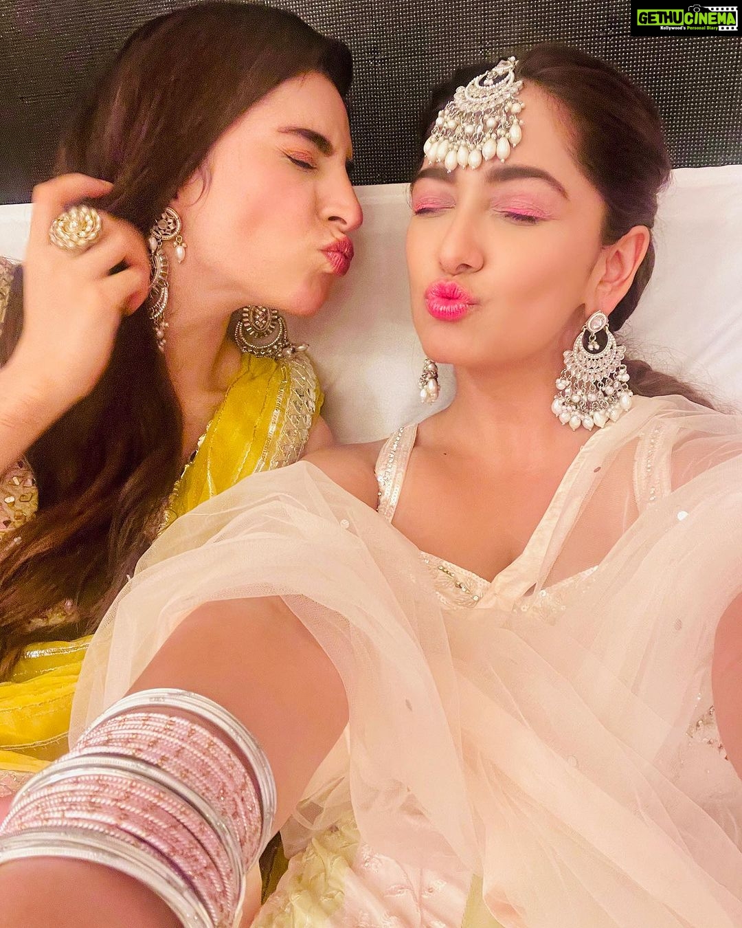 Srishti Jain Instagram - You meet some people and instantly know they belong to your soul tribe! Sanaz I feel so lucky to have found you! You’re such a pure soul and you’re literally the sweetest kindest person I know! Kosham meid azat Sanaz❤️🤗 To meeting as Co actors and staying sisters for life❤️ . . . . . . . . . #friendslikefamily #sisterlove #onsetfam #badeachhelagtehain3 #balaji #love #happyvibes #instagood #instagram #instadaily #newpost #postoftheday #explore #explorepage Mumbai, Maharashtra