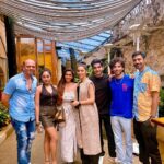 Srishti Jain Instagram – What a lovely day spent ❤️🧿
..
.
.
.
.
.
.
.
.
.
.
#instafood #instagram #onscreenfamily #badeachelagtehain #coactors #instagood #explore #one8commune #lunch #happyvibes #friends Juhu, Mumbai
