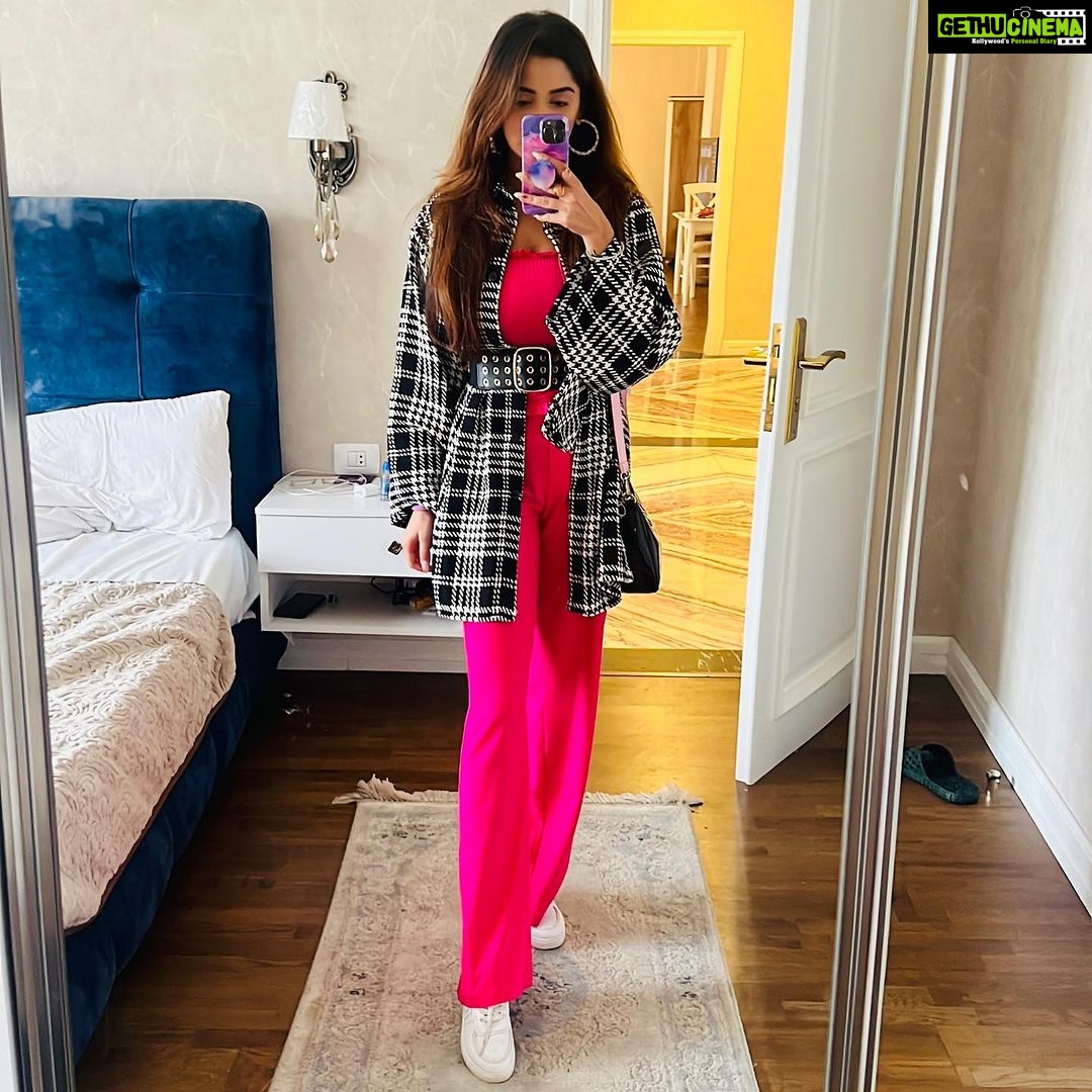 Srishti Jain Instagram - Swipe to see the whole fit! Throwback to Baku . . . . . . . . . . . . . . #winterfit #baku #azerbaijan #travelfit #pinkandblackaesthetic #makeuplook #softglam #glossy #instagood #instagram #instalike #explorepage #throwbackthursday #newpost Baku, Azerbaijan