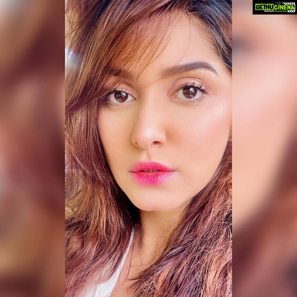 Srishti Jain Instagram - Close up! . . . . . . . . . . . #dewymakeup #makeup #glowymakeup #pink #peach #subtleglam #closeup #closeshot #instagood #instagram #instadaily #instalike #explorepage #explorepage #newpost #postoftheday Mumbai, Maharashtra