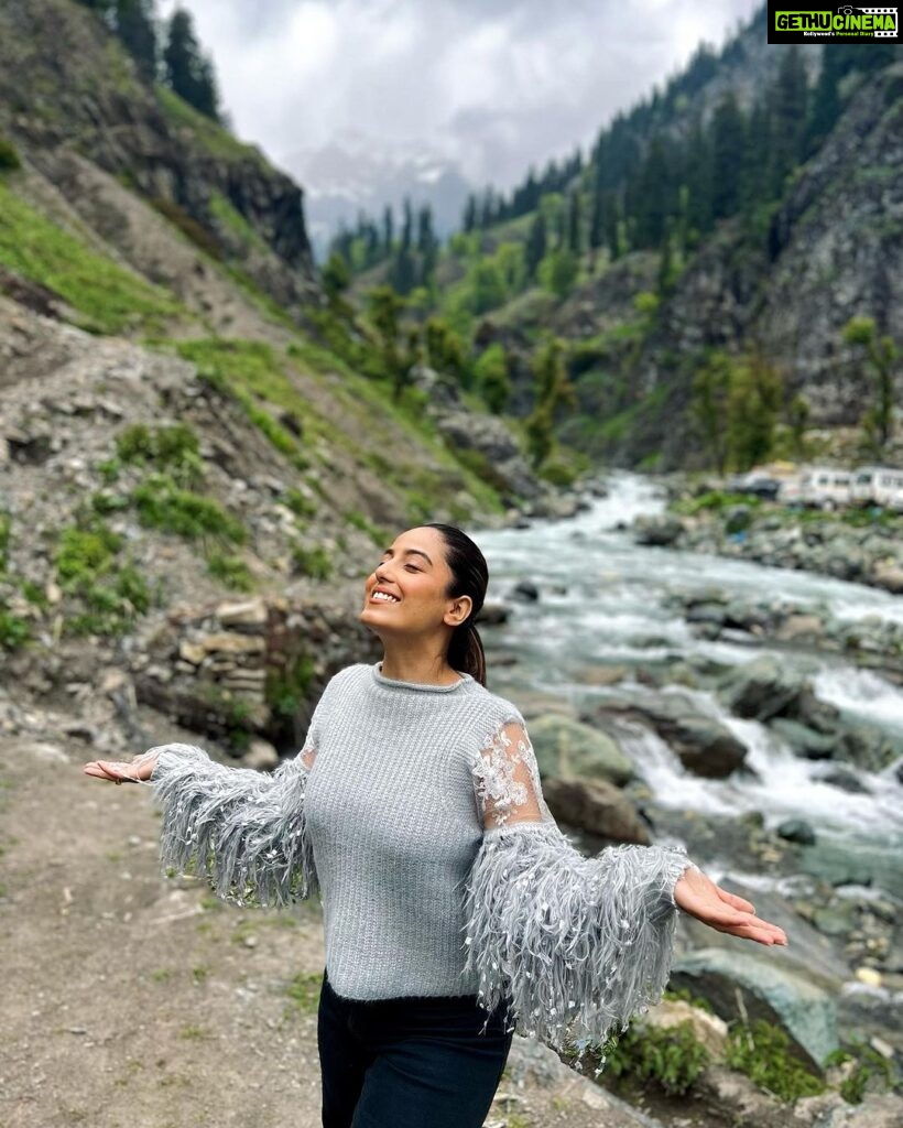 Srishty Rode Instagram - Here For The View ❤️ Guess The place 🤔