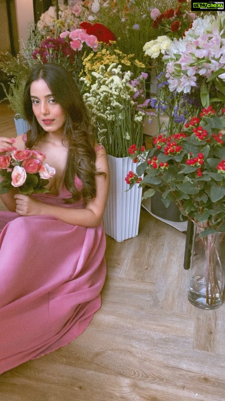 Srishty Rode Instagram - इश्क़ 💕🌸 . . . #reels #reelsinstagram #reelitfeelit #reelkarofeelkaro #fyp #trending #trendingsongs