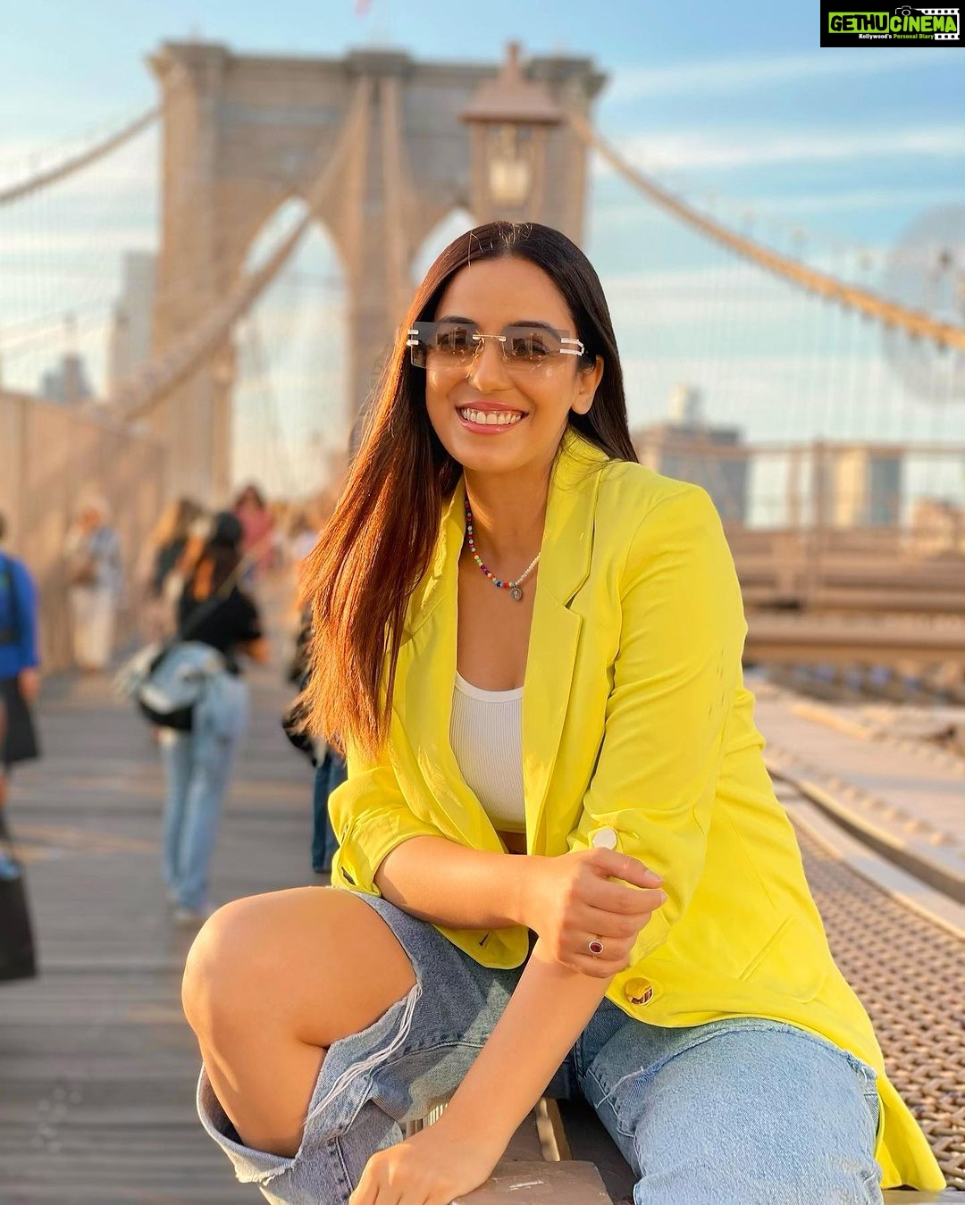 Srishty Rode Instagram - Golden Hour At the #brooklynbridge 💚💛❤️ Brooklyn Bridge