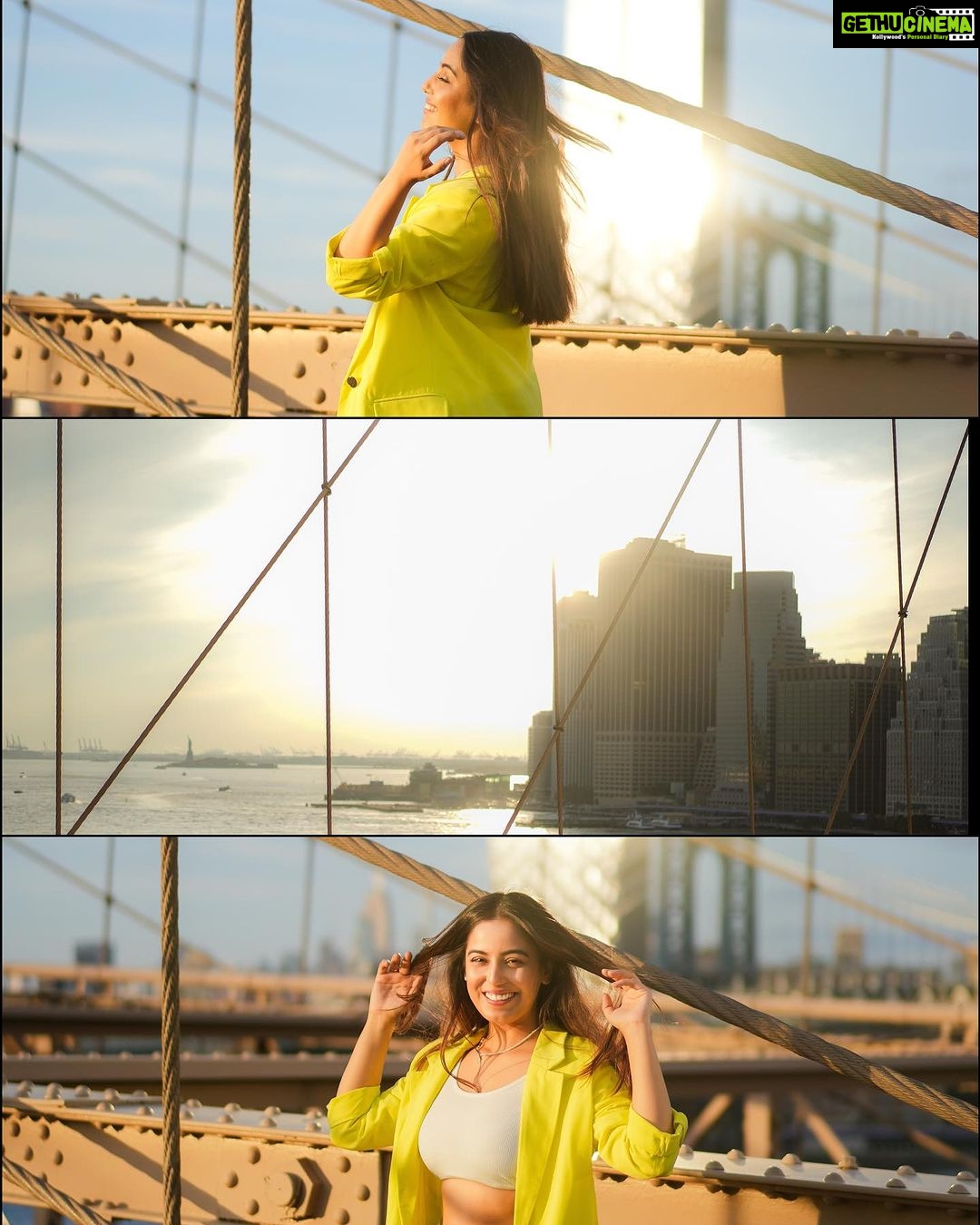 Srishty Rode Instagram - Golden Hour At the #brooklynbridge 💚💛❤️ Brooklyn Bridge