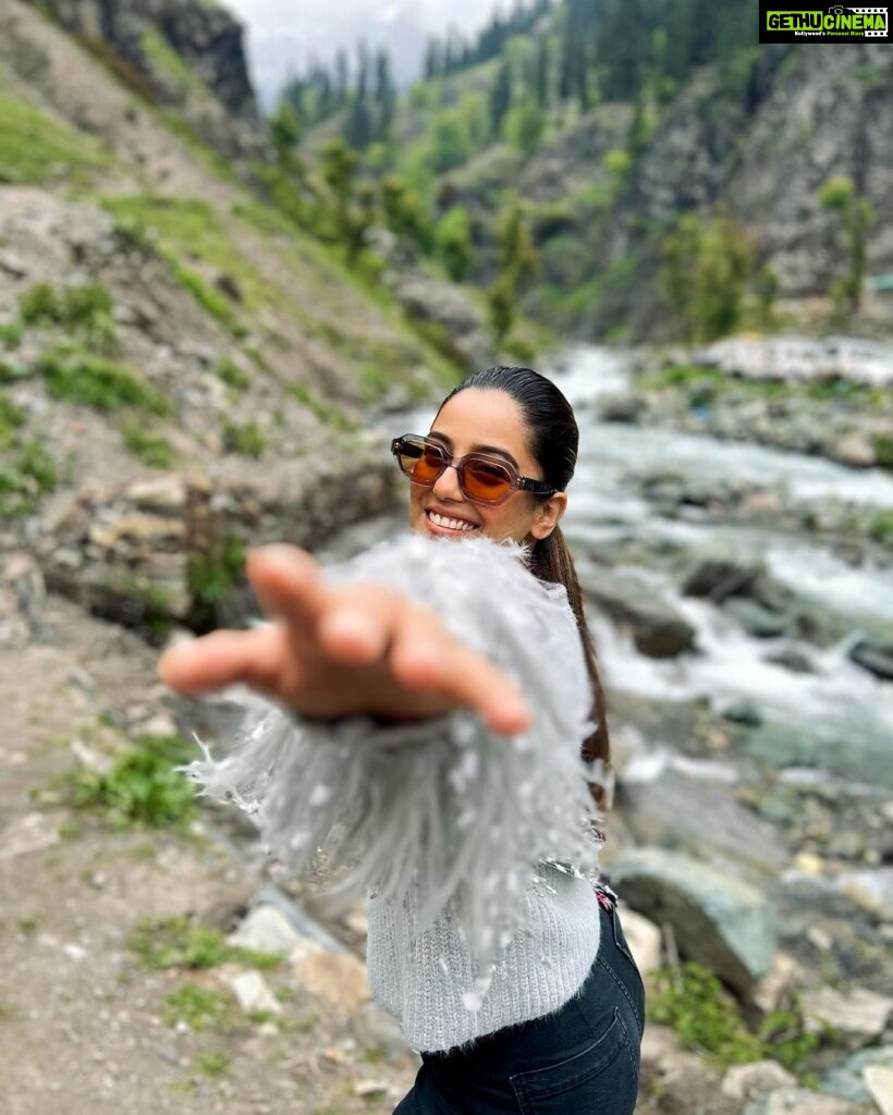 Srishty Rode Instagram - Here For The View ❤️ Guess The place 🤔