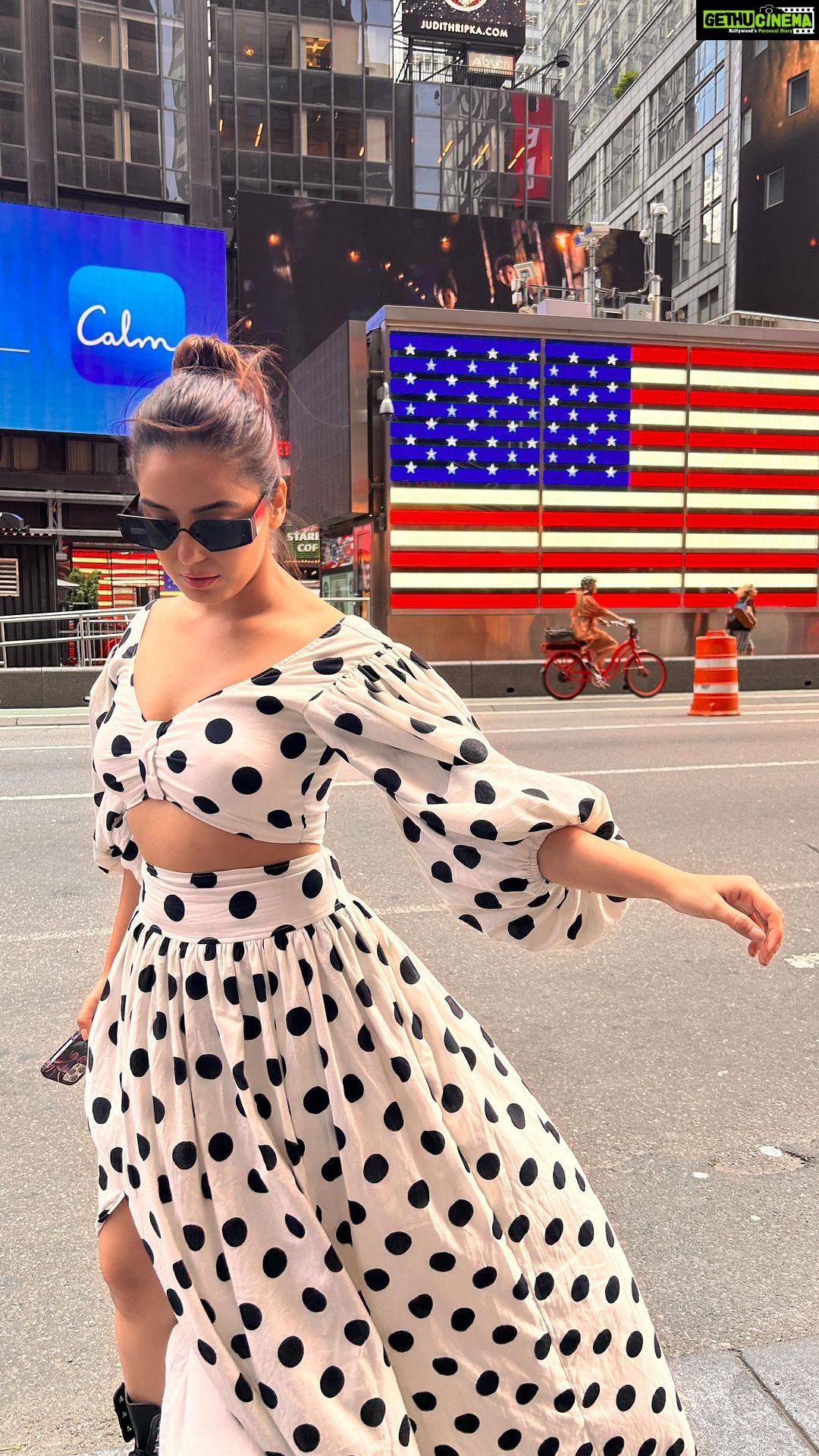 Srishty Rode Instagram - NEW YORK you got my ❤️🇺🇸 . Wearing :- @belavous Sunglasses:- @gangstaa_official . #newyork #newyorkcity #america #usa #solotravel #solotraveler #srishtyrode