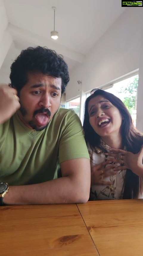 Srithika Instagram - Kulu Kulu Poigal Solli Ennai Velvaai, Aaaiii 🤣🤣🤣 Video: @nirmalamuthuswami #tamilcomedy #tamilreels #music #vaseegara #harris #harrisjayaraj #behindthescenes #funtimes #thankyou #comedy