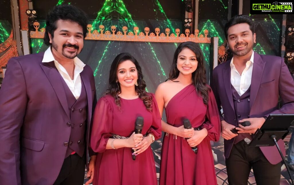 Srithika Instagram - “Music gives a soul to the universe, wings to the mind, flight to the imagination, and life to everything.” – Plato . With @ssr_aaryann @jovitaalivingston @nandanloganathan . #sunkudumbamviruthugal2023 #skv #suntv #magarasi #aruvi #ilakiya #singing #songs #tamilsongs #friends #sunfamily❤️