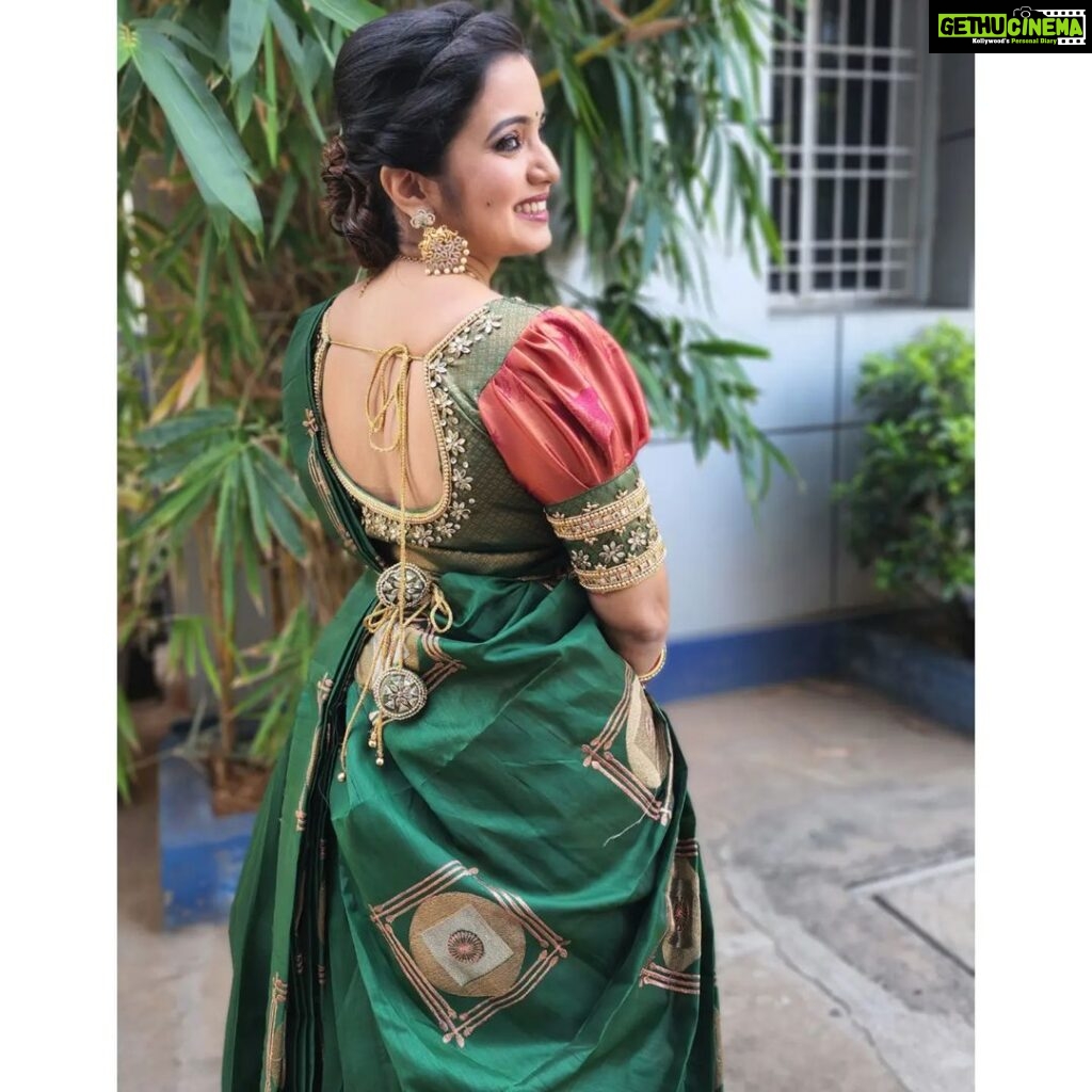 Srithika Instagram - Elegance is when the inside is as beautiful as the outside❤ . Costume @w2m_boutique Saree draping @sajr.6881 . #attire #comfort #comfy #beautiful #colour #green #orange #traditional #traditionalwear #dolledup