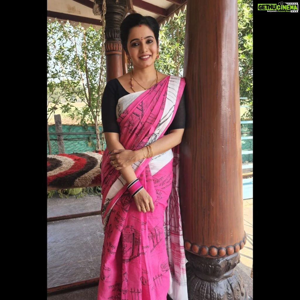 Srithika Instagram - Summer ☀️ When the days get longer, the stars 🌟 shine brighter, your hair gets lighter, the water gets warmer, the music gets louder, and life gets better😎😎😎 . Saree @varshini_sareez Bangles @varnudais . #saree #sareelove #summer #cotton #comfortable #summeroutfit #summertime