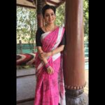 Srithika Instagram – Summer ☀️ 
When the days get longer, the stars 🌟 shine brighter, your hair gets lighter, the water gets warmer, the music gets louder, and life gets better😎😎😎
.
Saree @varshini_sareez 
Bangles @varnudais
.
#saree #sareelove #summer #cotton #comfortable #summeroutfit #summertime