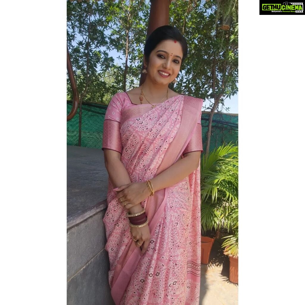 Srithika Instagram - PINK is a beautiful color because it is one of the colors that the sun makes at twilight and in the dawns💗💗💗 . Saree @vanna_zarigai Bangle @varnudais . #saree #pink #babypink #summer #comfortablematerial #shooting #shootingmode #active Hyderabad