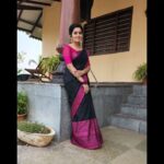 Srithika Instagram – I will stop wearing BLACK when they make a darker color🖤🖤🖤
.
Saree @varshini_sareez 
Bangles @varnudais 
Earring @kabijewellery 
.
#black #blackpink #blackcolor #saree #traditional #traditionalwear #happiness #attire