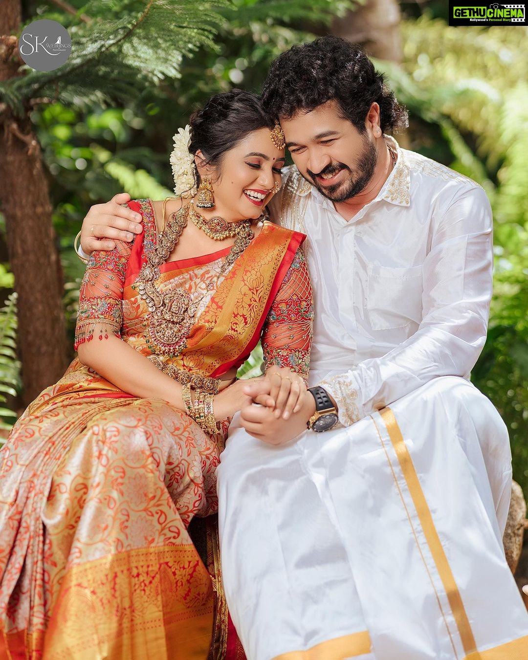 Srithika Instagram - "Smiles, laughter, and love - all in a single shot." The trending MAGARASI serial pair: @srithika_saneesh & @ssr_aaryann Outfit: @unikpondicherry Stylist: @kayalkumaran Photography: @weddingsbyskphotography Assisted: @st_kamal_official MuA: @honeylang_makeup_artist Assisted: @udhaya_makeup_world Location: @laureliavilla . Special thanks to @balajipuducherry @_kumaran_murugesan_ for support.. . #unikcreations #kayalkumaran #bridalblouse #bridesofinstagram #srithika #tamilactress #galatta #pondicherry #pondicherrydiaries #behindwoods #weddingsutraphotographyawards #weddingzin #ezwed #weddingphotographers #awpi #weddingsbyskphotography #authenticity #candidmoments