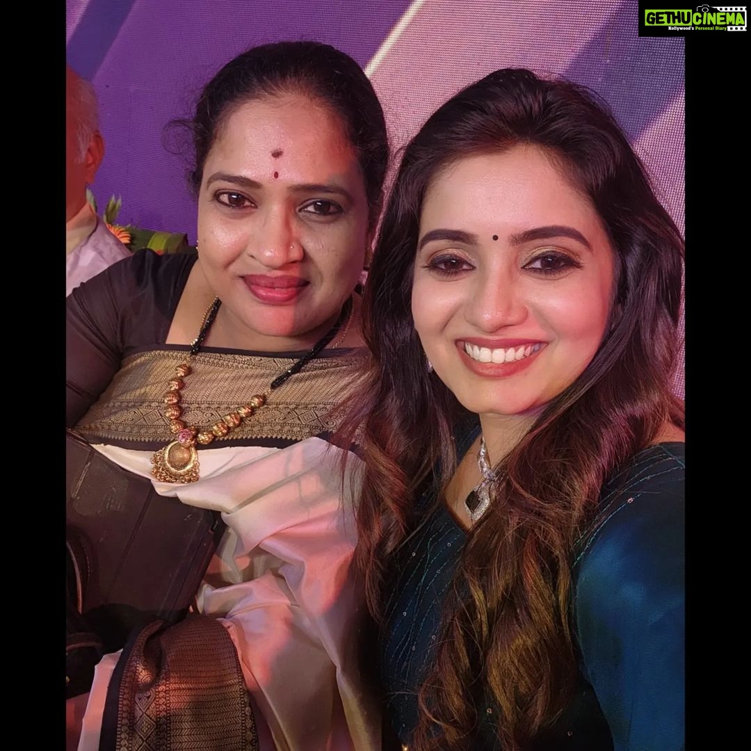 Srithika Instagram - Feeling so honoured and blessed to share the stage with a wonderful music director #Bharathwaj , singer Malathi, @alaina_sajith , @vm_mahalingam and @singer_diwakar (sorry bro missed your pic). Thank you so much #Tenkasi for your warmth welcome π . With @cinematic_luv . #show #singing #music #tenkasi #stageshow #musical #singers #musicdirector