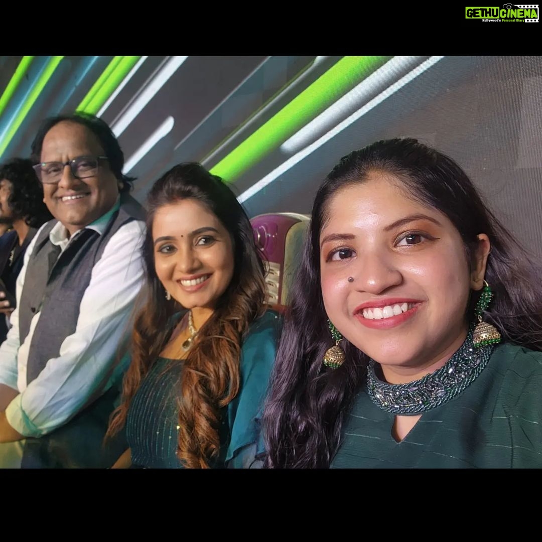 Srithika Instagram - Feeling so honoured and blessed to share the stage with a wonderful music director #Bharathwaj , singer Malathi, @alaina_sajith , @vm_mahalingam and @singer_diwakar (sorry bro missed your pic). Thank you so much #Tenkasi for your warmth welcome π . With @cinematic_luv . #show #singing #music #tenkasi #stageshow #musical #singers #musicdirector