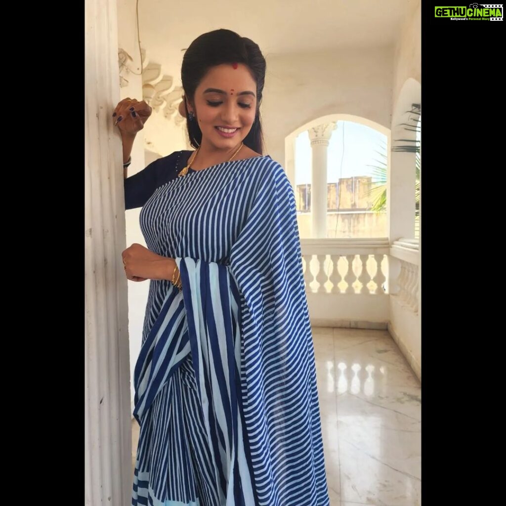 Srithika Instagram - When unsure about what to wear, drape a saree💙💙💙 . Saree @varshini_sareez . #shooting #saree #cottonsaree #cotton #comfortable #summer #summeroutfit #summertime