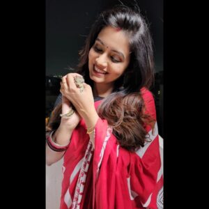 Srithika Instagram - Millions of trees in the world are accidently planted by squirrel🐿🐿🐿- who bury nuts🥜, then forget where they hid them. Do good and forget. It'll grow some day🌳🌳🌳
.
With @ssr_aaryann 
.
#squirrel #cutie #pet #fun #animallovers