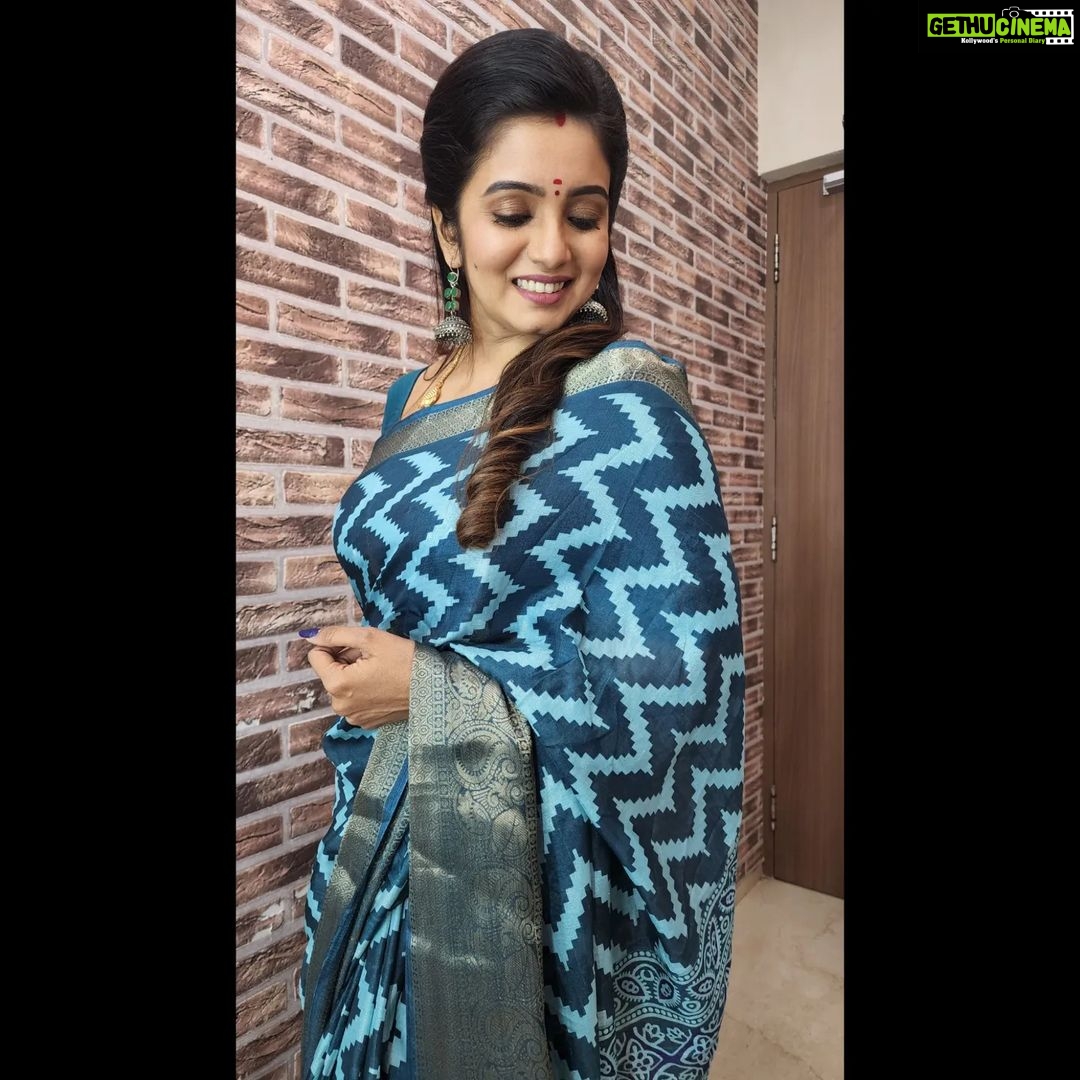 Srithika Instagram - If you don't like the road you are walking, start paving another oneππΌππΌππΌ . Saree @fancy_by_parambhara . #positive #positivity #post #reel #posing #duringshoot #camera #action