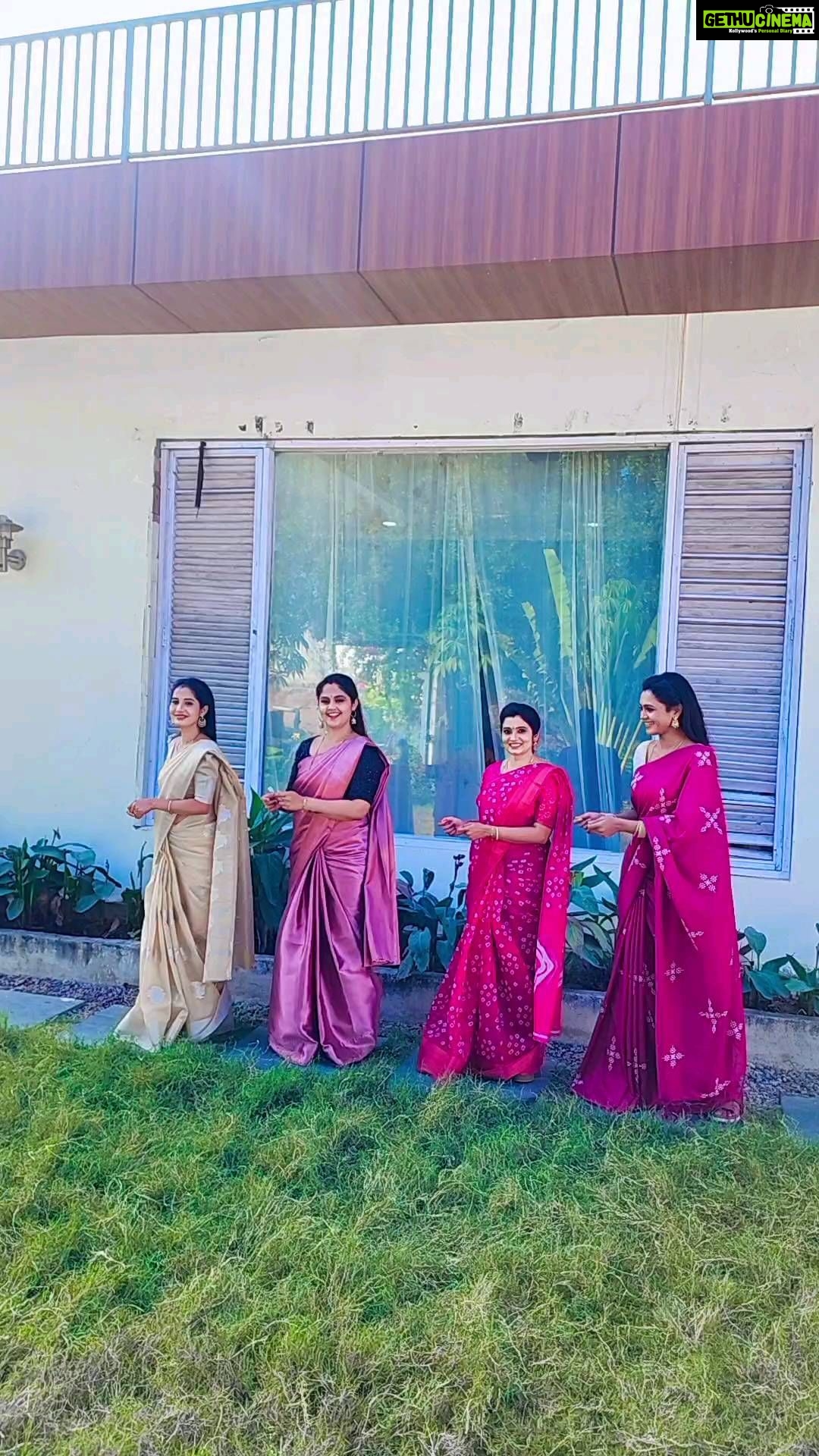 Srithika Instagram - Coz it's christmas π βΊοΈ π ... merry Christmas every one π
. . With my lovely darling's @srithika_saneesh @actressowjanya @honey_swapnaa . . #reelsinstagram #trendingreels #trendingnow #christmas #reelitfeelit #reelsindia #reels #fun #friends