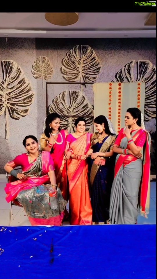 Srithika Instagram - Dostulu🤗🤗🤗🤗 . With @hari_ka_06 @actress_sindhura @actressowjanya @honey_swapnaa . #reels #telugu #telugureels #funnyreels #friends #aaokkatiadakku #betweenshoot Hyderabad