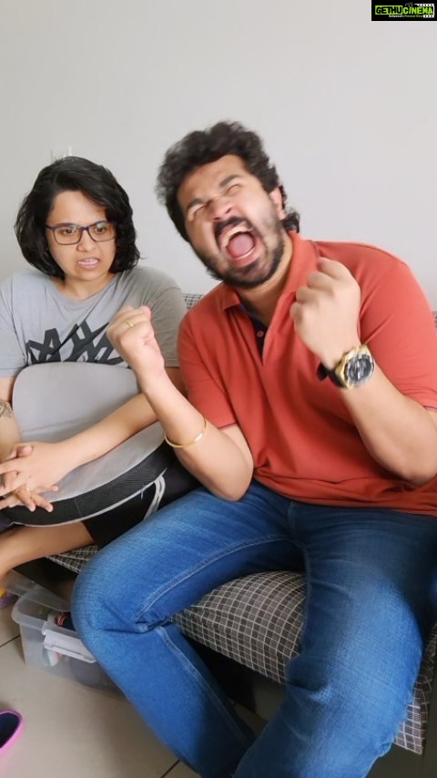 Srithika Instagram - Ivlo dhan ma Englishuuu!! 🤣🤣🤣 With @durga_turky @harsha_vardhan_t Video @srithika_saneesh #koundamani #senthil #comedy #reel #tamilcomedy #brothersister #brothersisterlove #instareel #instacomedy